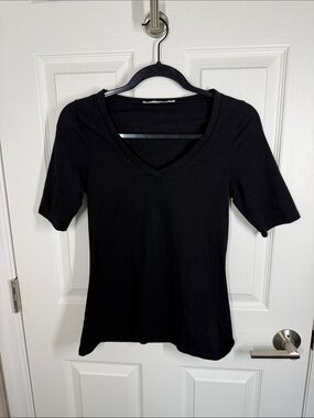 Groceries Apparel black v-neck organic cotton t-shirt size medium